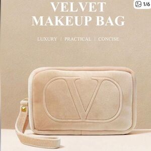 LUXORIOUS VALENTINO BLUSH VELVET COSMETIC WRISTLET BAG CASE NEW